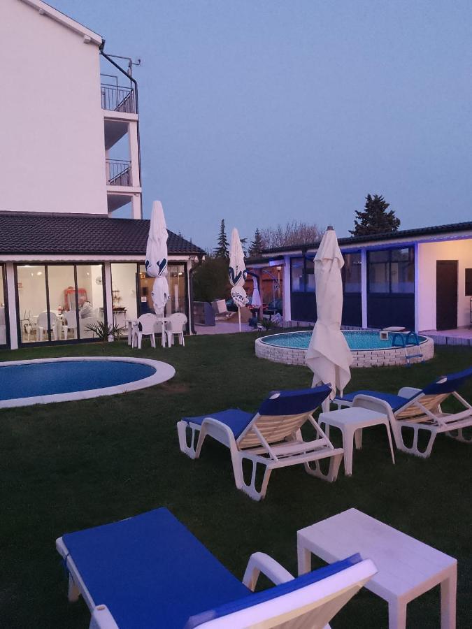 Weißer Schwan Белият лебед Shkorpilovtsi Exterior foto